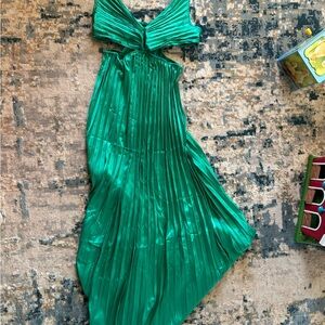 Elegant Green Pleated Dress